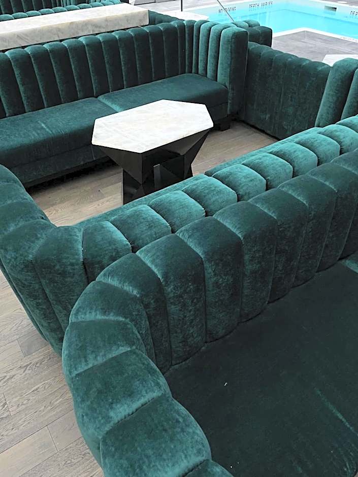 Paradox Hotel Vancouver