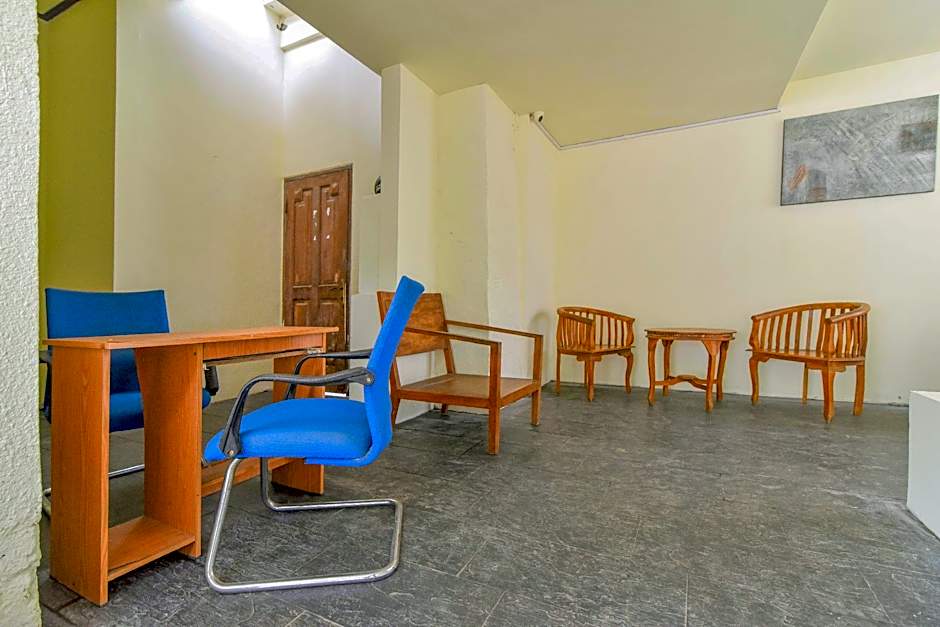 RedDoorz Plus near Seminyak Square