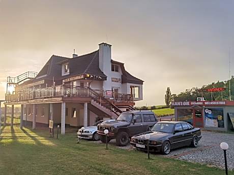 Hotelik Dworek Legnickie Pole 4km od Legnicy