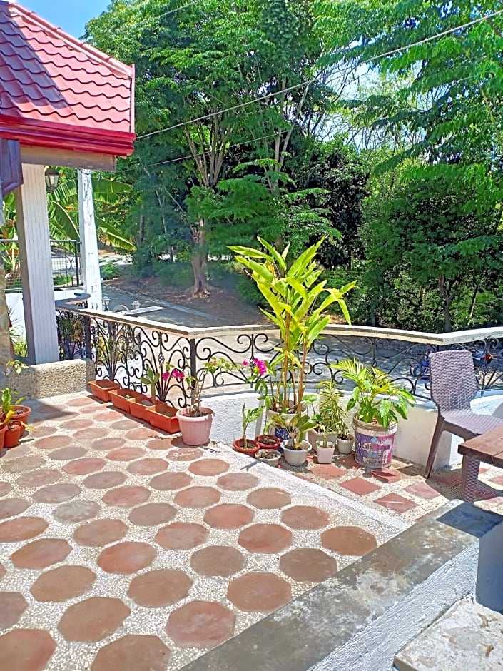 El Castillo Bed and Breakfast