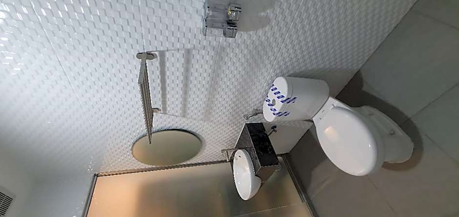 RedDoorz Plus near Siloam Hospital Balikpapan