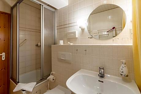 Family Room (4 Adults)