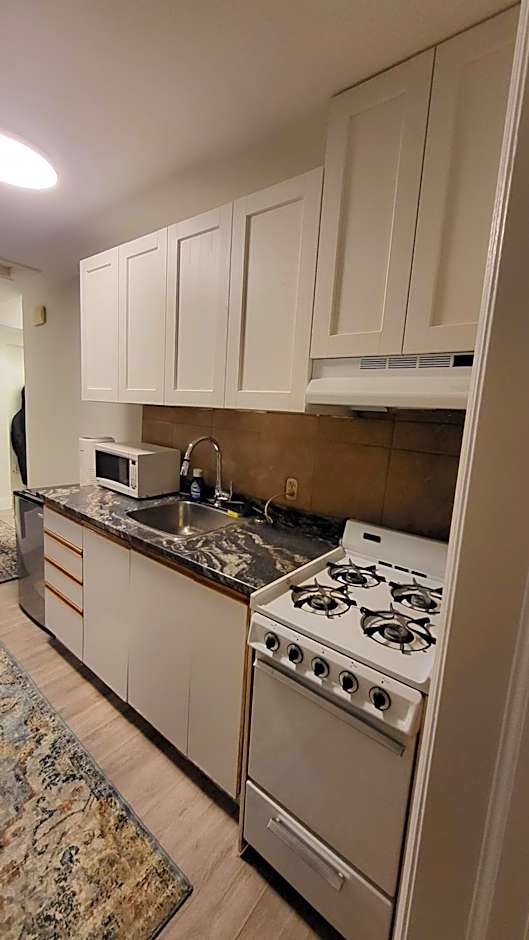 JstLikeHome - Old Ottawa Suite & Guesthouse