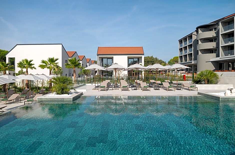 Molum Hotel & Residences