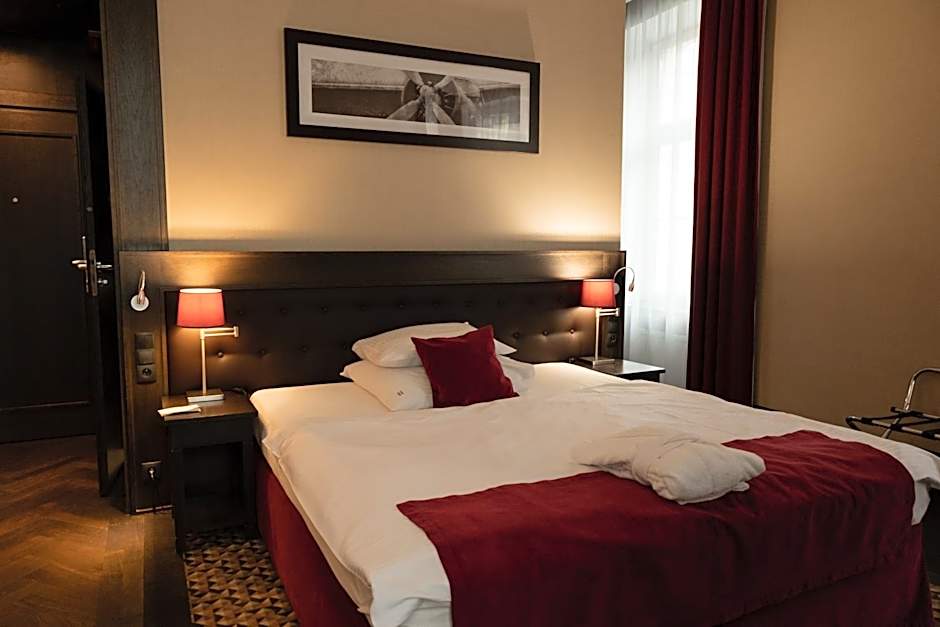 Red Baron Hotel & Restaurant