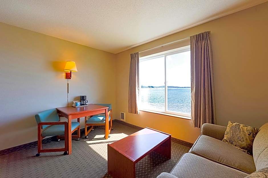 Siletz Bay Beachfront Hotel by OYO Lincoln City