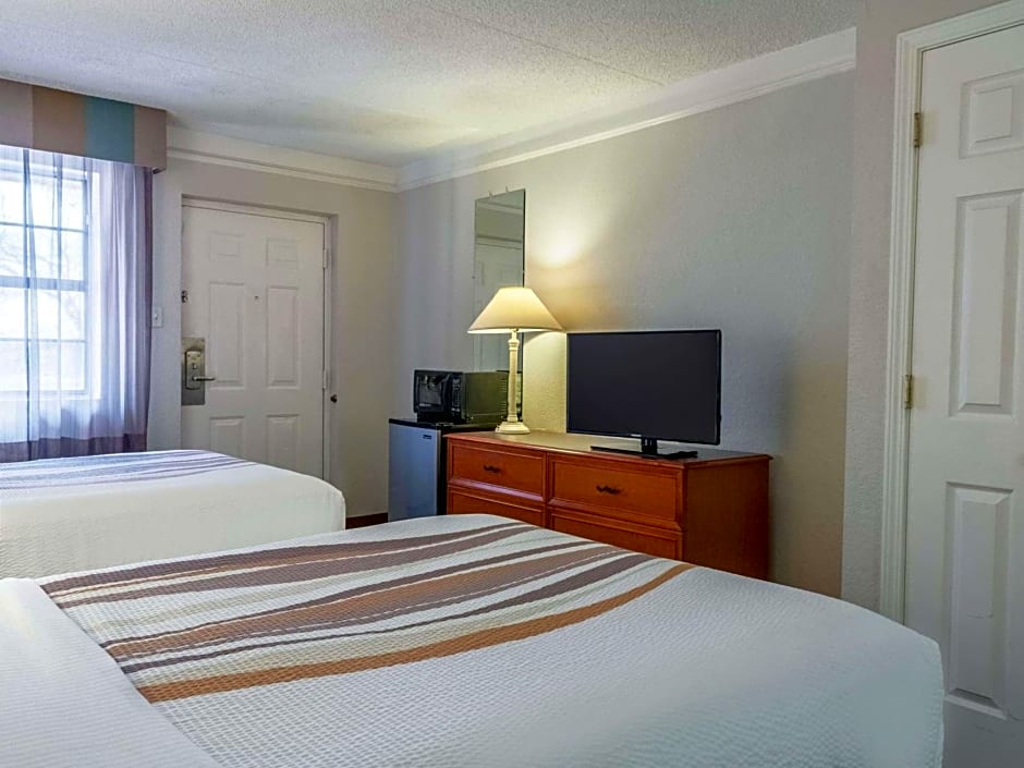 La Quinta Inn by Wyndham New Orleans West Bank / Gretna