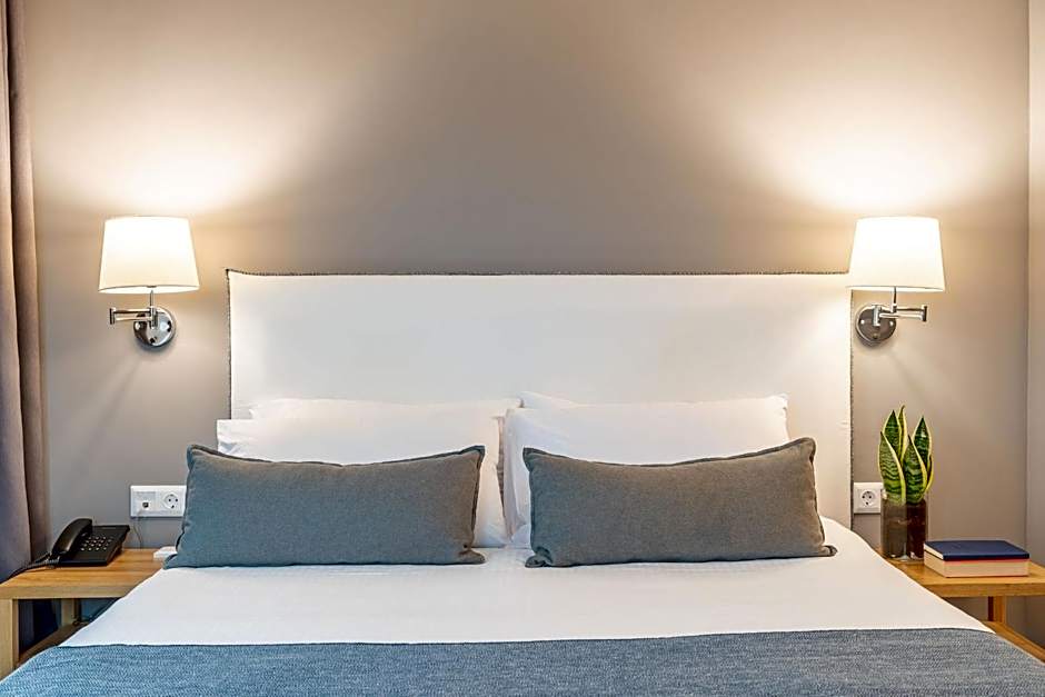 CHROMA FASHION ROOMS & APARTMENTS