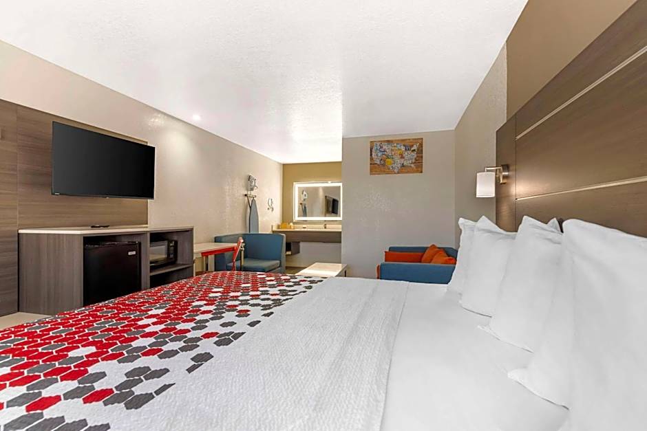 Econo Lodge Inn & Suites Near Lackland AFB