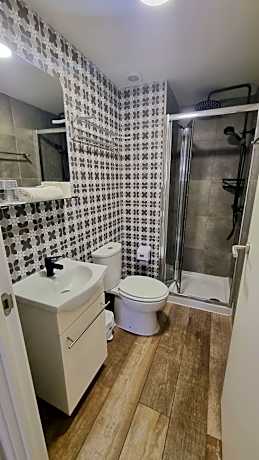 Deluxe Double Room with Shower