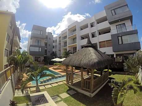 Cozy 3 Bedroom Apt 7mins Walk to Beach - SRC1A2