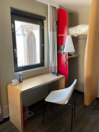 Standard room with double bed for single use