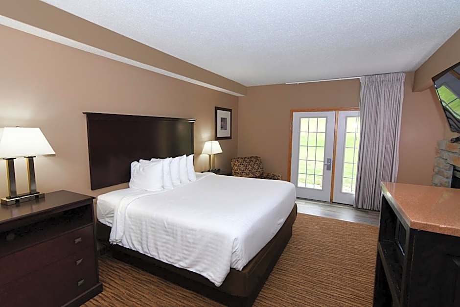 Cobblestone Inn & Suites - Denison | Majestic Hills