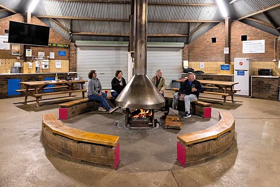 Reflections Lake Keepit - Holiday Park