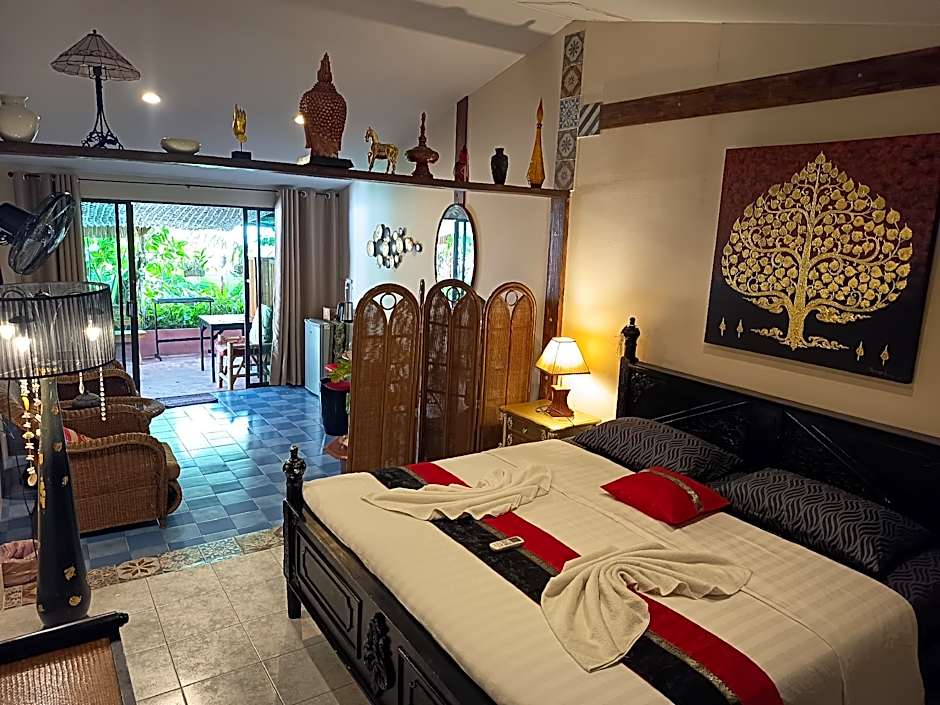 Baan Si Khao yanui