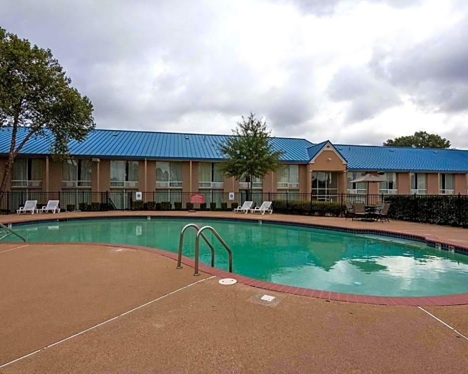 Economy Inn & Suites