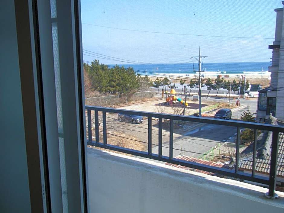 Blue Door Hostel Guesthouse