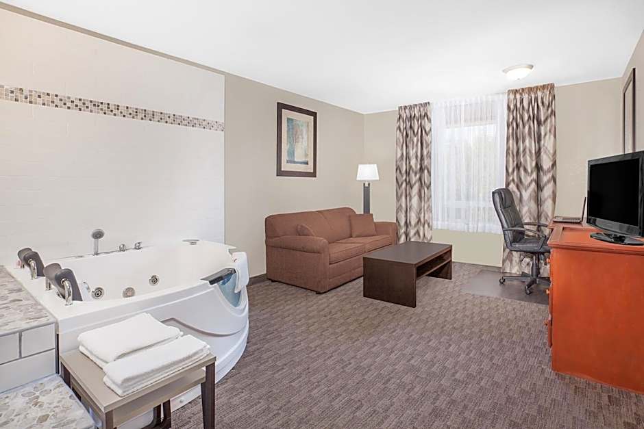 Photo 1 of 2 of 1 King Bed Suite