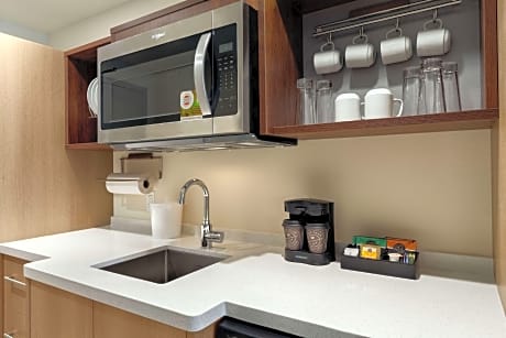 2Queen Accessible Bathtub Studio Nonsmoking