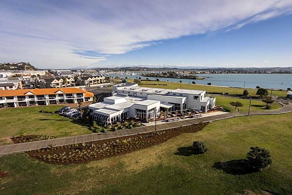 East Pier Hotel