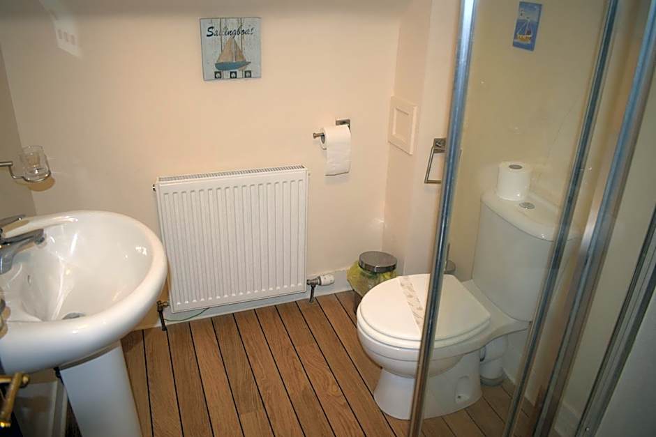 Cheers Cafe Bar & Tavern