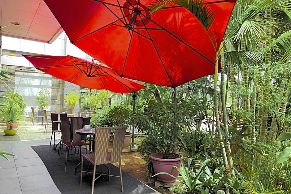 Paseo Premiere Hotel