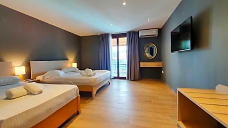 Quadruple Room with Mountain View