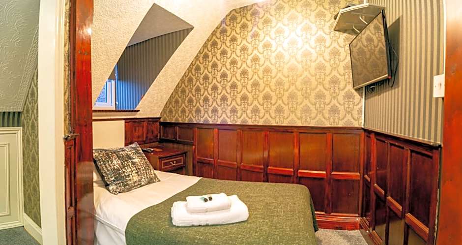 Quayside Hotel & Bar