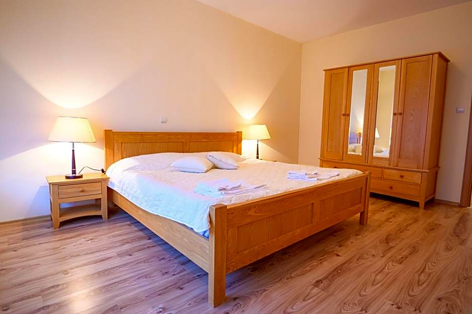 Parklands Hotel & Pool