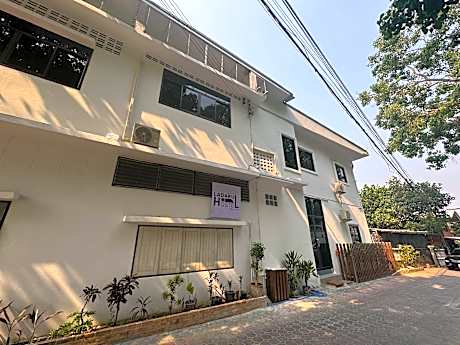 Ladakul hostel (ลดากุลโฮสเทล)