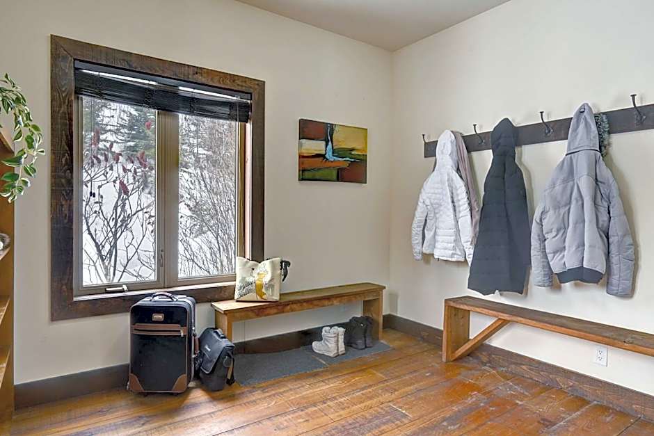 Front RIVER private BEACH 2 HOT TUBS 15 p SAUNA