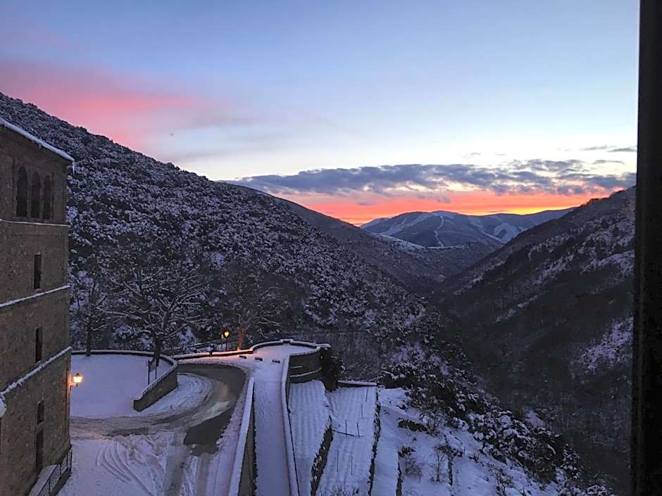 MONASTERIO de SANTA MARÍA DE VALVANERA