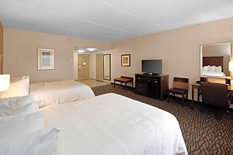 Queen Room with Two Queen Beds (4 Adults)