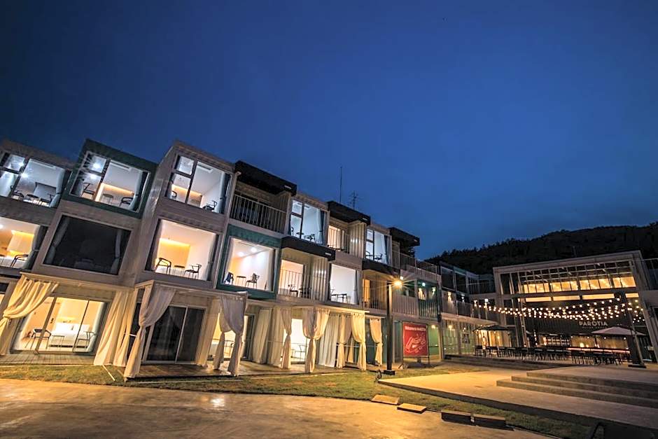 Parotia waterhouse hotel