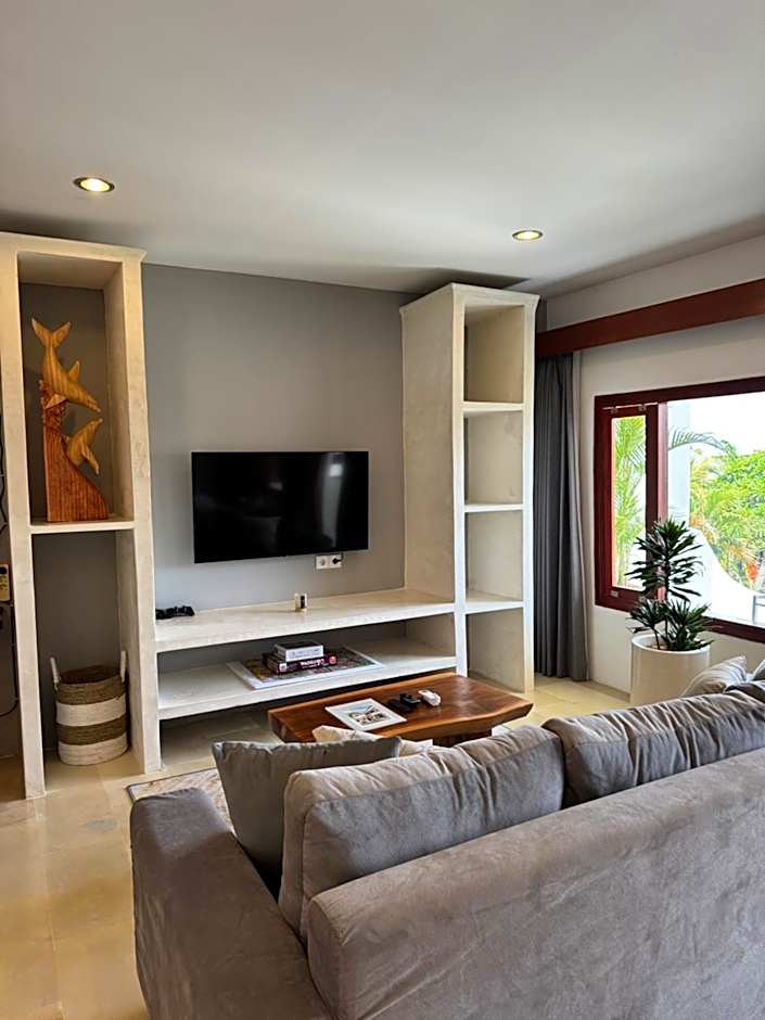 Uluwatu Stay's Deluxe Suite #5