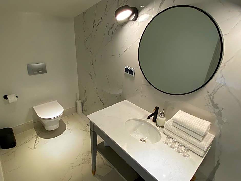 Zamek Sarny - Schloss Scharfeneck