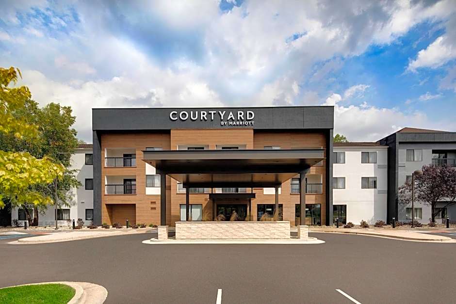 Courtyard by Marriott Grand Rapids Airport