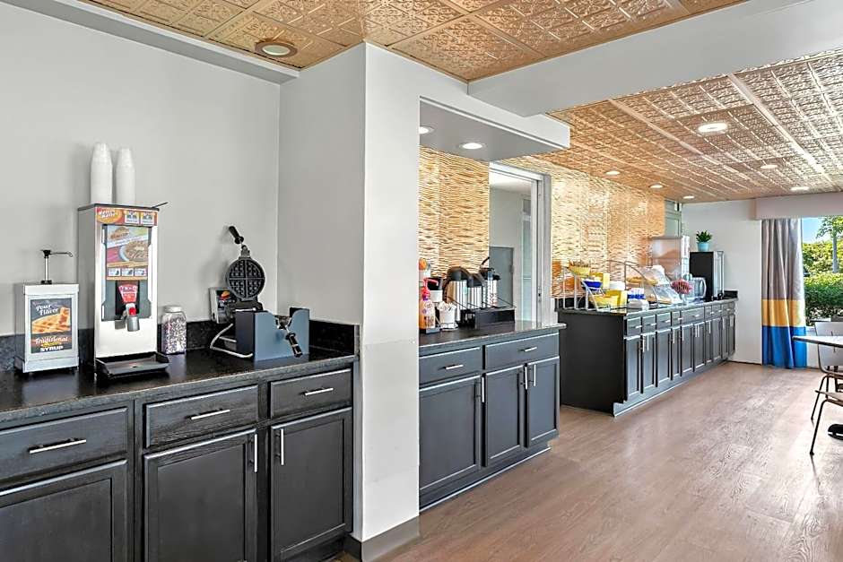 Days Inn by Wyndham Seneca