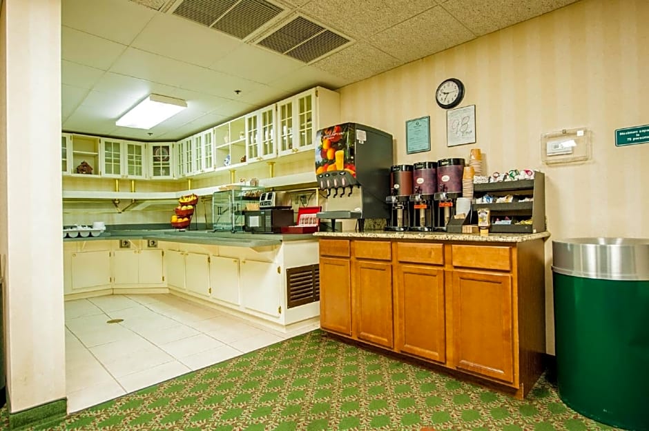 Greystone Inn & Suites