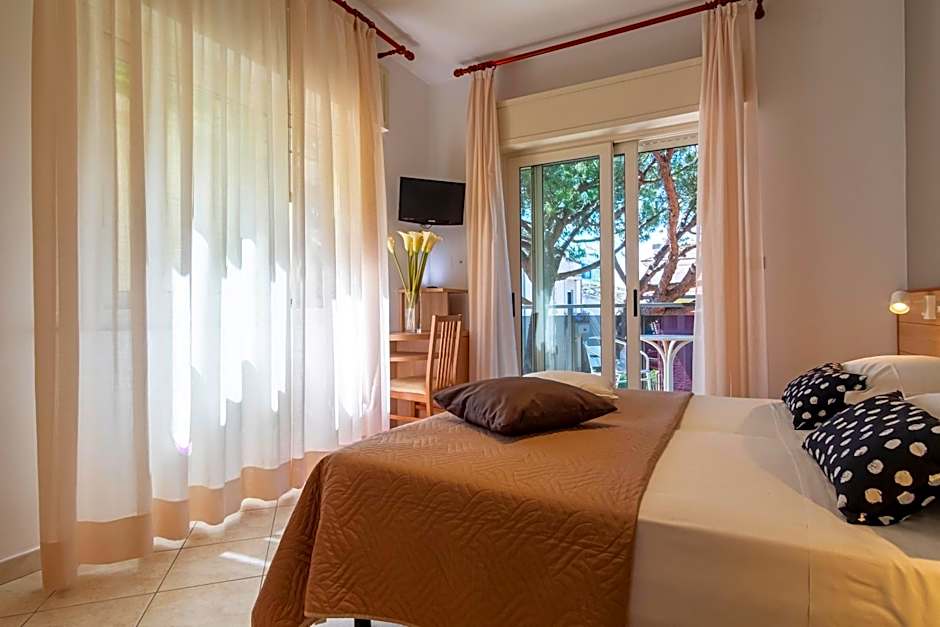 Hotel Mocambo Riccione CENTRALISSIMO AL MARE