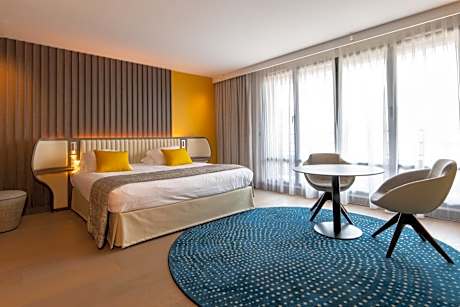 Deluxe Large King Room