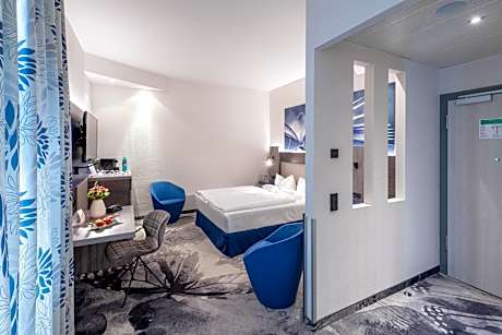 Executive Double Room with Double Bed and Courtyard View