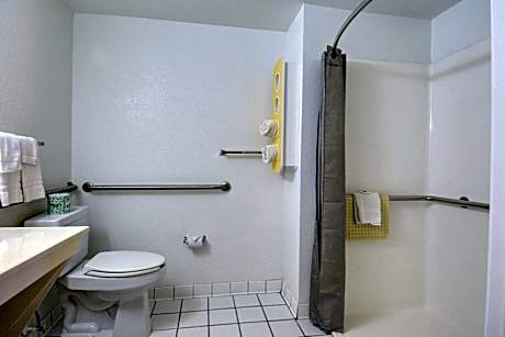 King Room with Roll-in Shower - Disability Access - Non-Smoking