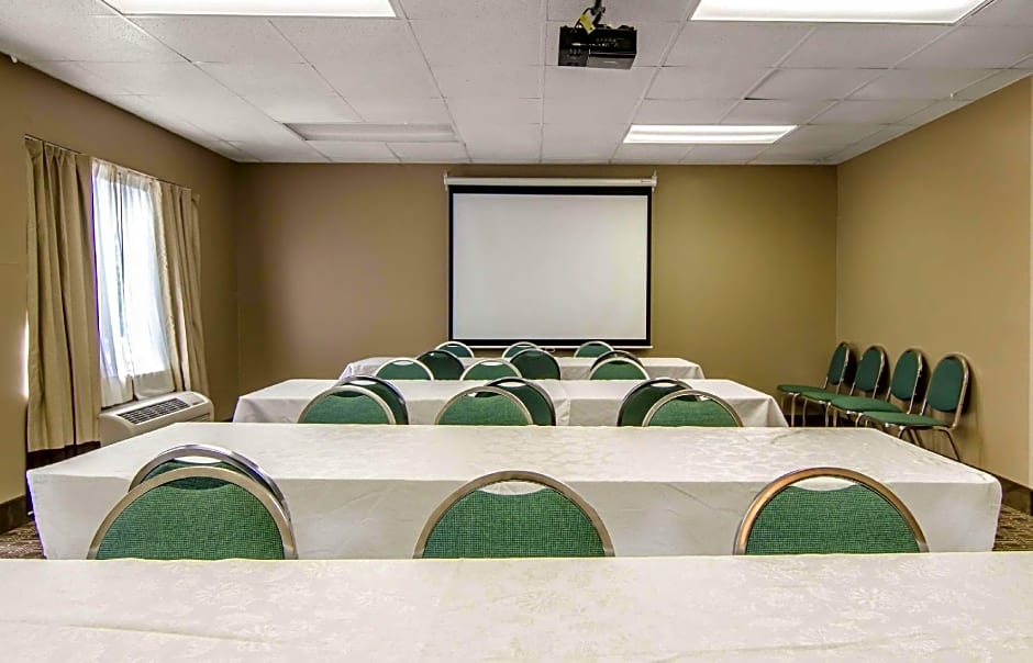 Quality Suites St. Joseph