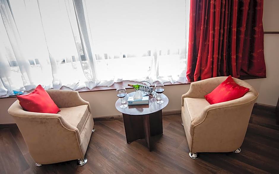 The Crossroads Hotel, Westlands