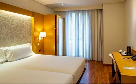 TWIN ROOM (1 ADULT + 1 CHILD)
