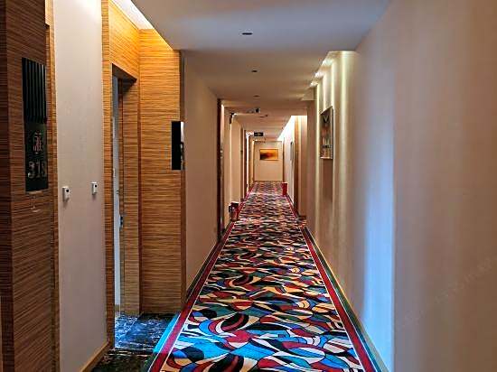 Yalkang Business Hotel (Guangzhou Zhujiang New Town Tancun Subway Station)