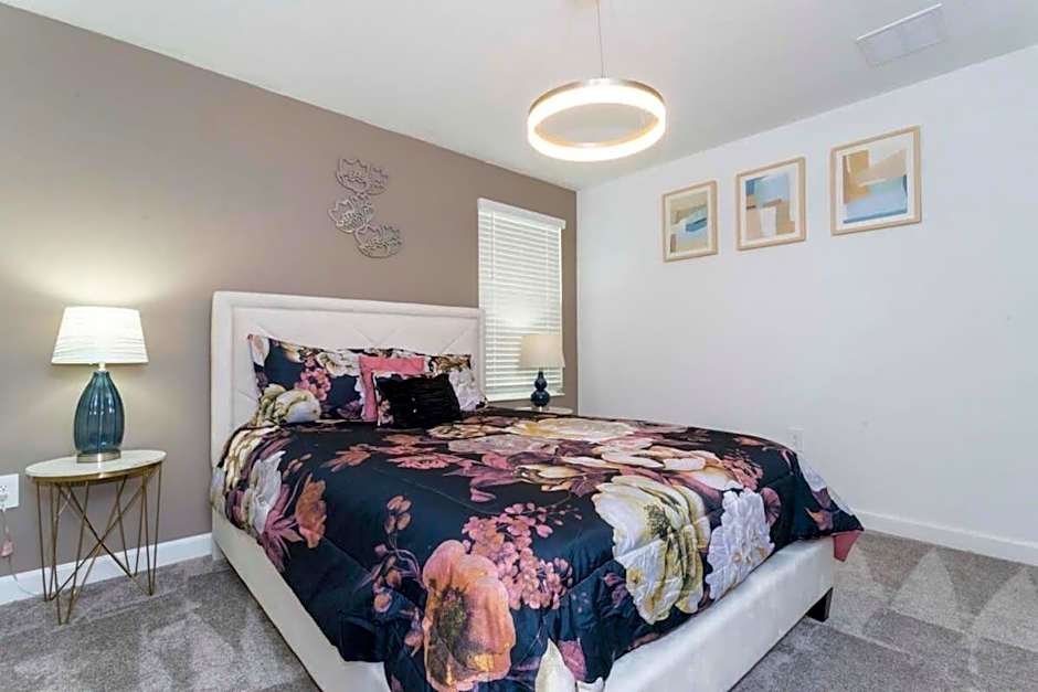 Super nice and spacious 9BDR home