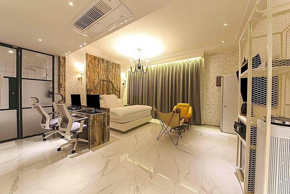 February Hotel SeongSeo