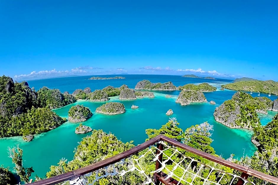 Raja Ampat Dive Lodge